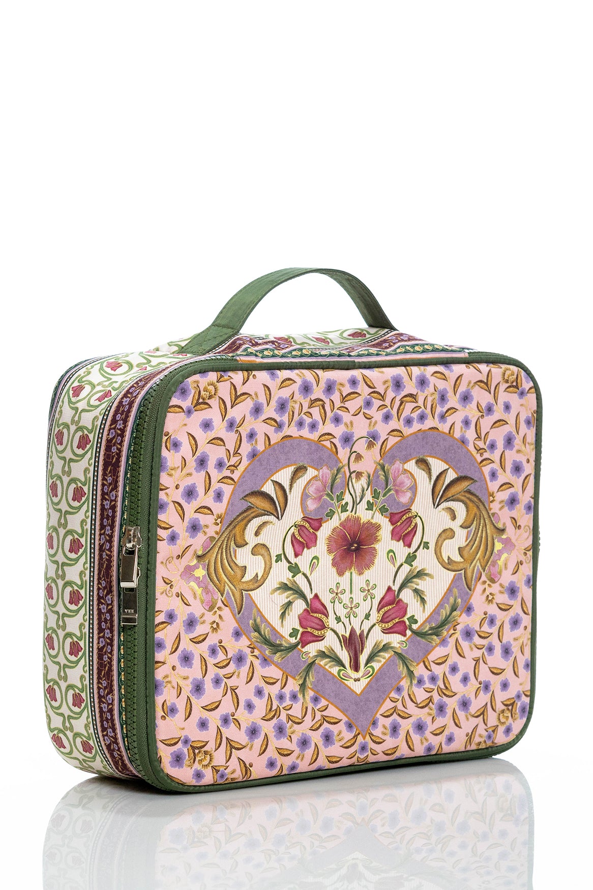 Calvin beauty bag aura